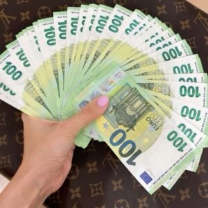 100 EURO BILLS